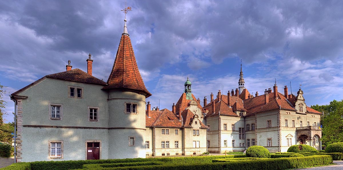 Родзинка Закарпаття - астрономічний палац графів Шенборнів